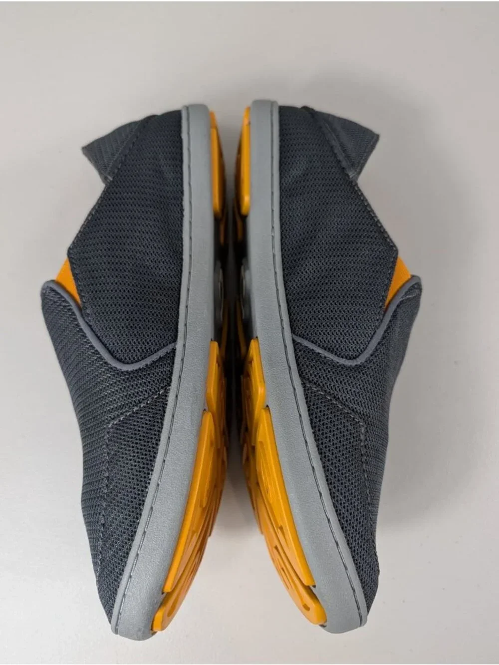 olukai Nohea mesh men's gray slip-on shoes size 9.5